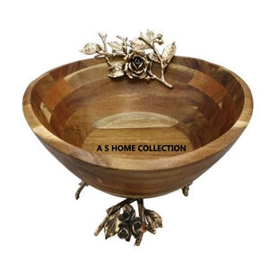 Decoración navideña de metal dorado en mármol decorativo tuercas tazón para servir - Product Image 2