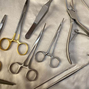 Juego de paquetes cruzados 15 piezas Instrumentos quirúrgicos veterinarios Manual de calidad superior Juego de instrumentos quirúrgicos certificados CE Alemán - Product Image 5