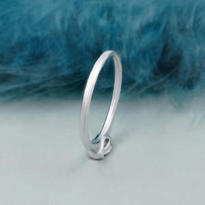 Bague de fiançailles ovale en or blanc certifiée IGI East West avec diamant - Product Image 5