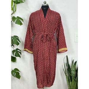 Robe de luxe pour homme en soie recyclée durable, élégante, masculine, vintage, kimono classique intemporel, tissu tissé 100% soie - Product Image 1