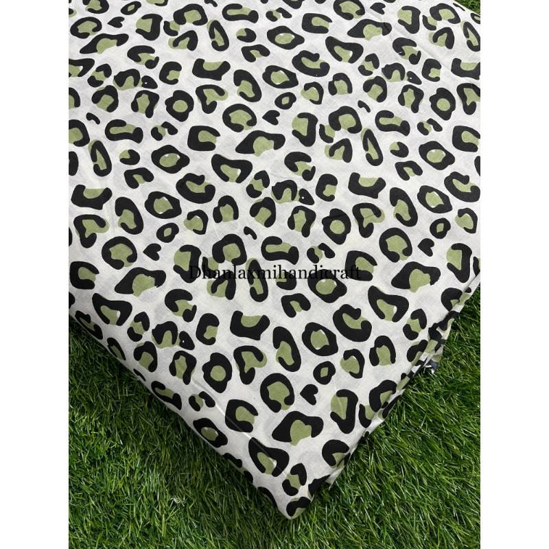 สีเขียว