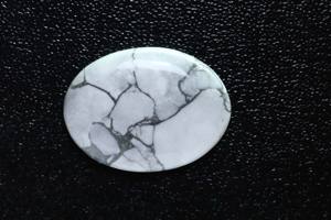 Superbe pierre précieuse naturelle Howlite dos plat lisse poli ovale coupe cabochon lâche A.A.A Grade jeu de couleur au prix de gros - Product Image 6