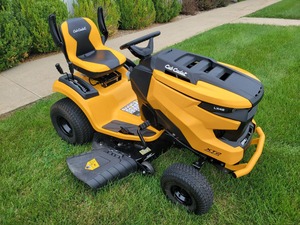 Cortadora de Césped a Gas Usada Cub Cadet LX42 de 48 Pulgadas, Autopropulsada, Cuchilla Rotatoria, Descarga Trasera, Grado Profesional - Product Image 1