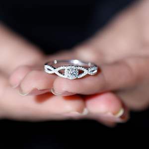 Bague de fiançailles solitaire ronde Moissanite avec halo, bague infini pour femme, argent sterling 925 - Product Image 4