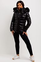 Chaqueta acolchada de mujer OEM negra brillante de alta demanda con capucha de piel con cremallera completa y chaqueta acolchada de invierno con burbujas para mujer