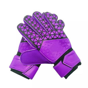 ถุงมือผู้รักษาประตูฟุตบอล COSH สีม่วงดำ ระดับมืออาชีพ ระบายอากาศได้ดี ปรับขนาดได้ จับกระชับด้วยยางลาเท็กซ์ สายรัดข้อมือคู่แบบตะขอ - Product Image 1