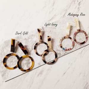 Pendientes de resina artesanal Piezas de alta calidad para el creador de tendencias Moderno Pendientes de color de resina con estilo El accesorio perfecto - Product Image 2