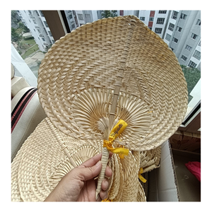 Éventail en bambou en osier naturel fait à la main de vente chaude-Éventail en feuille de palmier en paille fabriqué au Vietnam - Product Image 1