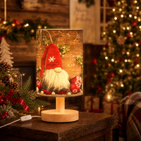 Lampe de table en tissu imprimé personnalisé avec base en bois, veilleuse de chevet gnome de Noël pour la décoration intérieure et les cadeaux de fêtes