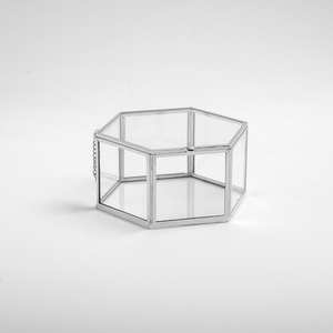 Boîte à bijoux de forme hexagonale de meilleure qualité avec cadre en argent fini parfait pour stocker des bagues, des colliers et des accessoires fins - Product Image 4