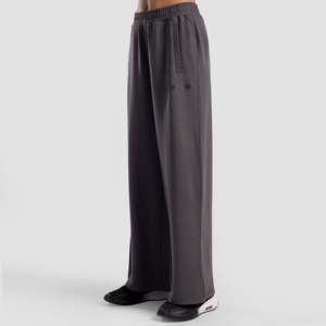 กางเกงขายาวทรงหลวม Nova Breathable Casual รุ่นเอวกลาง ผ้าเทอร์รี่ สีชาร์โคล - Product Image 1