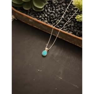 Collier vintage en turquoise de Kingman et argent sterling fait main par les Navajo, chaînes à perles avec motifs floraux et cœurs, cadeau pour elle - Product Image 3