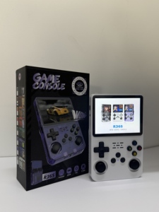 Consola de Juegos Retro Portátil R36S al por Mayor, Pantalla IPS de 3.5 Pulgadas, <span class=keywords><strong>Linux</strong></span>, 64 GB, Reproductor de Videojuegos de Bolsillo Personalizable, en Stock - Product Image 6