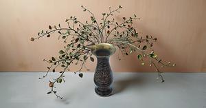 Vase à fleurs en laiton antique Bidri Nakkashi fait à la main - Écologique, résistant à la rouille, décoration pour la maison, le bureau, les mariages - Product Image 6