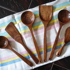 Juego de 2 Servidores de Ensalada de Resina, Juego de Servidores de Ensalada de Madera Natural con 2 Espátulas, Utensilios Hechos a Mano Sostenibles - Product Image 2