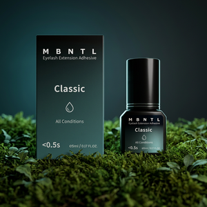 Colle liquide pour extensions de cils MBNTL fabriquée en Corée - Stock entrepôt - Séchage rapide 0,5s - Qualité supérieure - Sans cruauté animale - Végétalienne - Résistante à l'eau - Tenue 8 semaines - Product Image 1