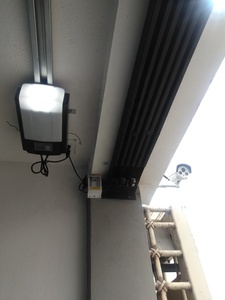 Panneaux <span class=keywords><strong>de</strong></span> <span class=keywords><strong>porte</strong></span> <span class=keywords><strong>de</strong></span> <span class=keywords><strong>garage</strong></span> coulissants à moteur Wifi Tuya à grande vitesse 20 cm/s Ouvreurs <span class=keywords><strong>de</strong></span> <span class=keywords><strong>porte</strong></span> roulants avec d'excellentes performances <span class=keywords><strong>Prix</strong></span> compétitif - Product Image 4