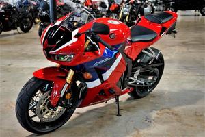 มอเตอร์ไซค์ฮอนด้า CBR600RR ABS ปี 2023 รถจักรยานยนต์ฮอนด้า CBR600RR ใหม่เอี่ยม มอเตอร์ไซค์วิบากฮอนด้า CBR600RR ABS - Product Image 3
