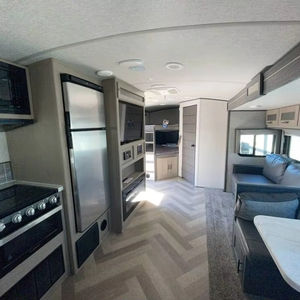 T-w-i-l-i-g-h-t R-v S-i-g-n-a-t-u-r-e 2800 Usado del 2021 - Product Image 1