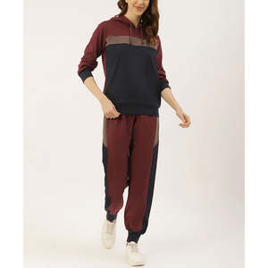 Survêtement de grande taille à motif solide pour femmes, matériau durable et respirant pour une utilisation en extérieur, option de logo personnalisé pour l'hiver - Product Image 1