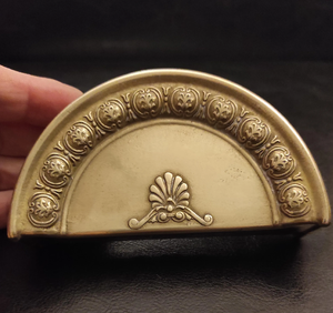 Soporte para pañuelos de latón Comedor elegante y restaurantes Organizador de escritorio Vajilla Servilletero de papel - Product Image 4