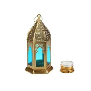 Dernière lanterne marocaine gravée à la main en métal doré avec verre bleu pour l'éclairage de l'hôtel Ramadan Lanterne suspendue à usage décoratif - Product Image 1