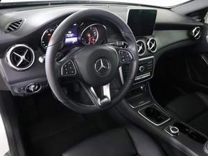 Bastante usado cuidadosamente usado 2020 Mercedes-Benz GLA - Product Image 3