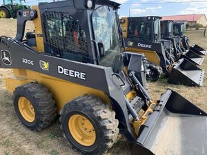 Chargeuse compacte sur pneus diesel John Deere, équipement de construction jaune - Product Image 4
