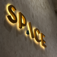 Enseigne lumineuse 3D LED avec bordure en métal doré personnalisée EZD, logo éclairé pour les entreprises, les devantures de magasins, les bureaux, les hôtels et les commerces
