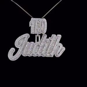 Colgante de Letra Judith de Alta Calidad Unisex Estilo Hip Hop con Cierre Personalizado, Plata de Ley 925, Moissanita VVS Disponible a Precio de Exportación - Product Image 2