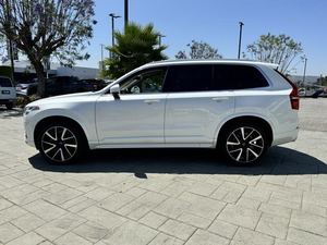 Offre exceptionnelle : Volvo XC90 T6 MomenTUM 7 places AWD d'occasion 2022 - Product Image 3