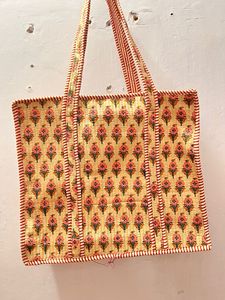 Sacs matelassés kantha imprimés en coton sur mesure avec des tissus imprimés 100% coton pour les magasins d'accessoires de mode pour la revente - Product Image 2