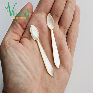 Mini cuillère Unique fabriquée à partir de coquilles de nacre dorées de haute qualité rend le plaisir du Caviar plus luxueux taille 5.5cm - Product Image 1