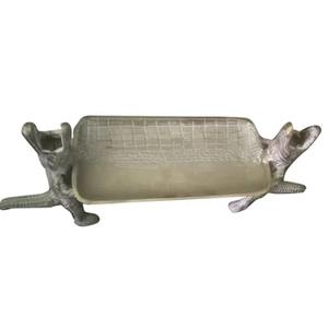 Plateau en fonte d'aluminium avec surface élégante et base large conçu pour la cuisine de l'hôtel et les stations de préparation des aliments - Product Image 1