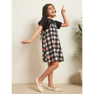 Robe salopette en coton à carreaux et imprimé cœur pour filles Bugandbees avec t-shirt noir, longueur genou, coupe trapèze, tenue décontractée d'été pour enfants - Product Image 3
