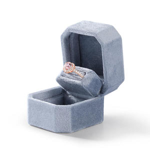 Jeulia Vintage Velvet Rectangular <b>Ring</b> Box for Jewelry <b>Storage</b> - Product Image 3