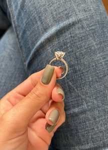 Anillo de compromiso de diamante cultivado en laboratorio con corte ovalado de 1,7 quilates, oro sólido de 14K para bodas y fiestas románticas - Product Image 5