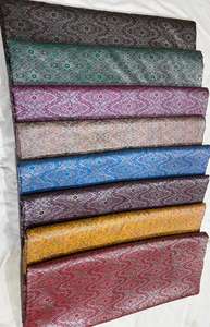 Tissu de soie brocart floral de luxe, jacquard tissé avec une riche brillance pour les vêtements ethniques, les vestes et les vêtements de créateurs - Product Image 4