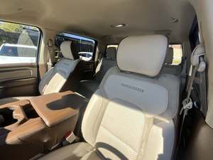 Dodge RAM 1500 Laramie Crew Cab 4WD 2019, conduite à gauche - Product Image 2