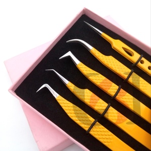 Vente en gros Nouveau Revêtement en poudre jaune Extension de cils Pince à épiler Différents styles en acier inoxydable Logo personnalisé Instruments de beauté - Product Image 1