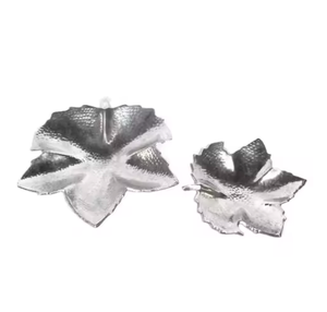 2025 cubiertos de lujo utensilios de cocina forma de hoja de arce única cuencos decorativos de Metal para servir frutas y nueces Venta caliente - Product Image 1