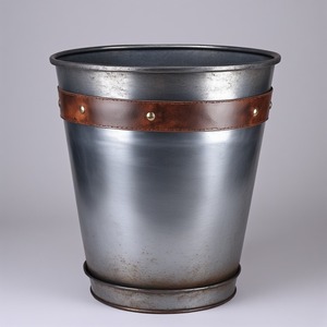 Jardinière en cuir galvanisé de qualité supérieure avec finition patinée noire mate Artisanat artisanal fait à la main conçu pour une décoration élégante - Product Image 1