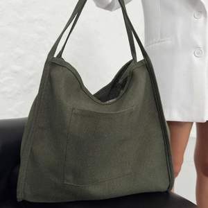 Sac recyclé écologique élégant avec poche polyvalente, idéal pour le quotidien décontracté, les sorties à la plage et les aventures de voyage - Product Image 1