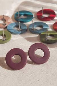 Pendientes de resina ligeros con esmalte multicolor vibrante y detalles en remolino, ideales para fashionistas y uso diario - Product Image 3