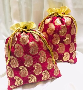 Bolsas con cordón de satén, brocado de algodón y yute impresas con logotipo personalizado con estampado de logotipo personalizado en morado y dorado - Product Image 1