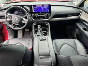 Limpio de segunda mano 2024 Toyo_ta Grand Highlander Limited tracción delantera - Product Image 5