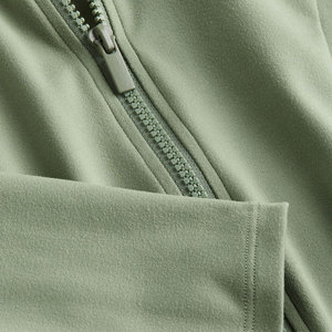 Haut de yoga zippé pour l'été respirant et évacuant l'humidité avec des caractéristiques Soft Touch Lounge Top - Product Image 5
