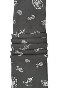 Tissu en rayonne léger de qualité supérieure, noir, brodé avec des motifs grecs blancs imprimés, pour robes et vêtements féminins - Product Image 3