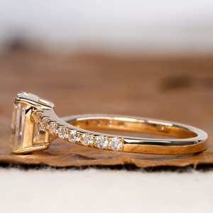 Prong Set Lab Grown Emerald Cut Diamond Bague de fiançailles Casual Anniversaire de mariage Cadeau pour les femmes Pavillon Set Diamond Parties - Product Image 3