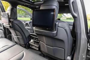 SUV de Alto Rendimiento Ultra-Lujo Usado 2024, 7 Plazas, Transmisión Automática, Sistema de Propulsión de Alta Eficiencia, Manejo Deportivo, Premium - Product Image 6